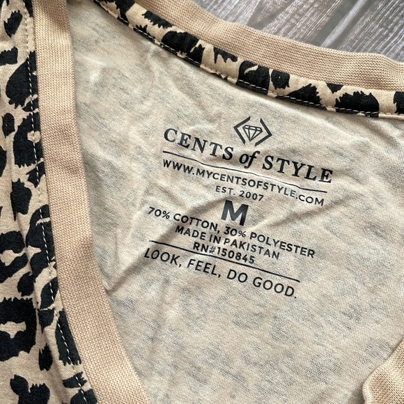 Cents of Style Roux Animal Print t-shirt tan leopard - Picture 4 of 11